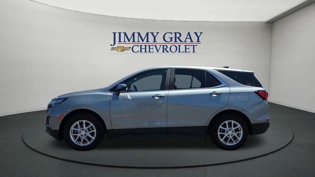 Used 2023 Chevrolet Equinox LT FWD image 2