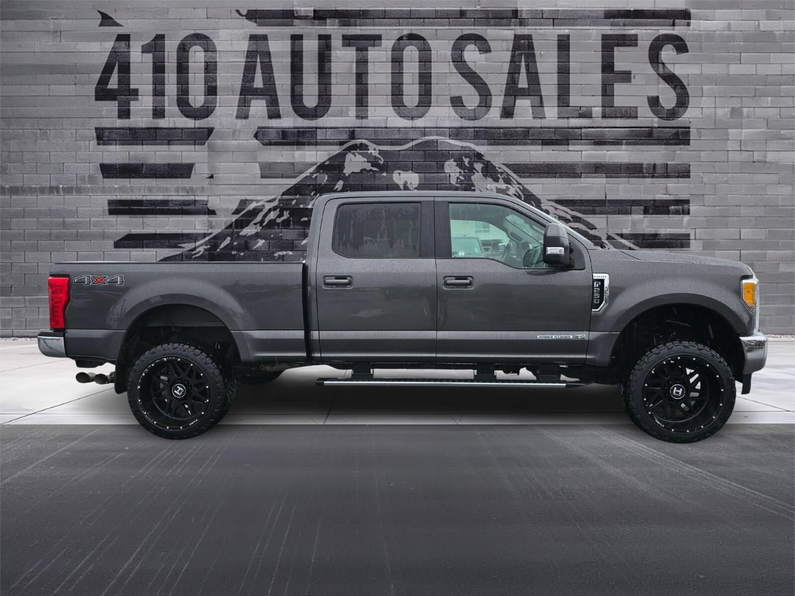 Used 2017 Ford F250 Lariat w/ Lariat Value Package AWD/4WD image 2