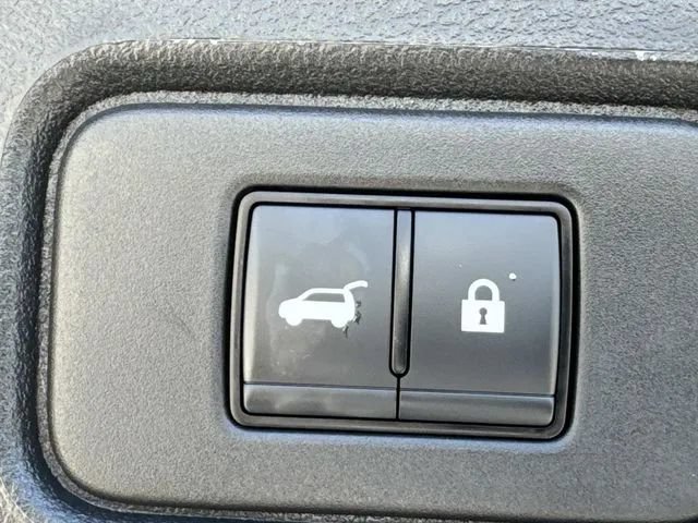 Used 2025 Nissan Pathfinder SV AWD/4WD image 15