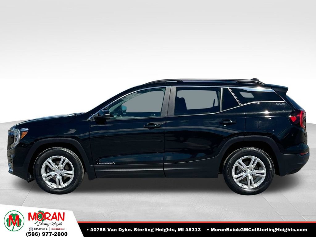 Used 2023 GMC Terrain SLE w/ Driver Convenience Package FWD image 2
