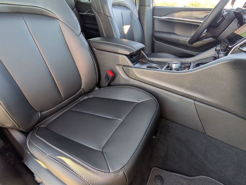 New 2025 Jeep Grand Cherokee L Limited image 33