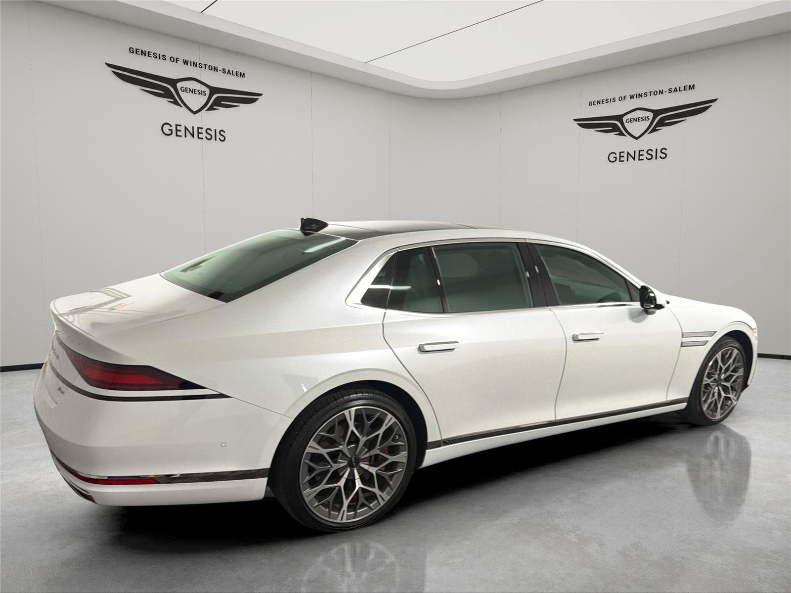 Used 2025 Genesis G90 3.5T AWD/4WD image 5