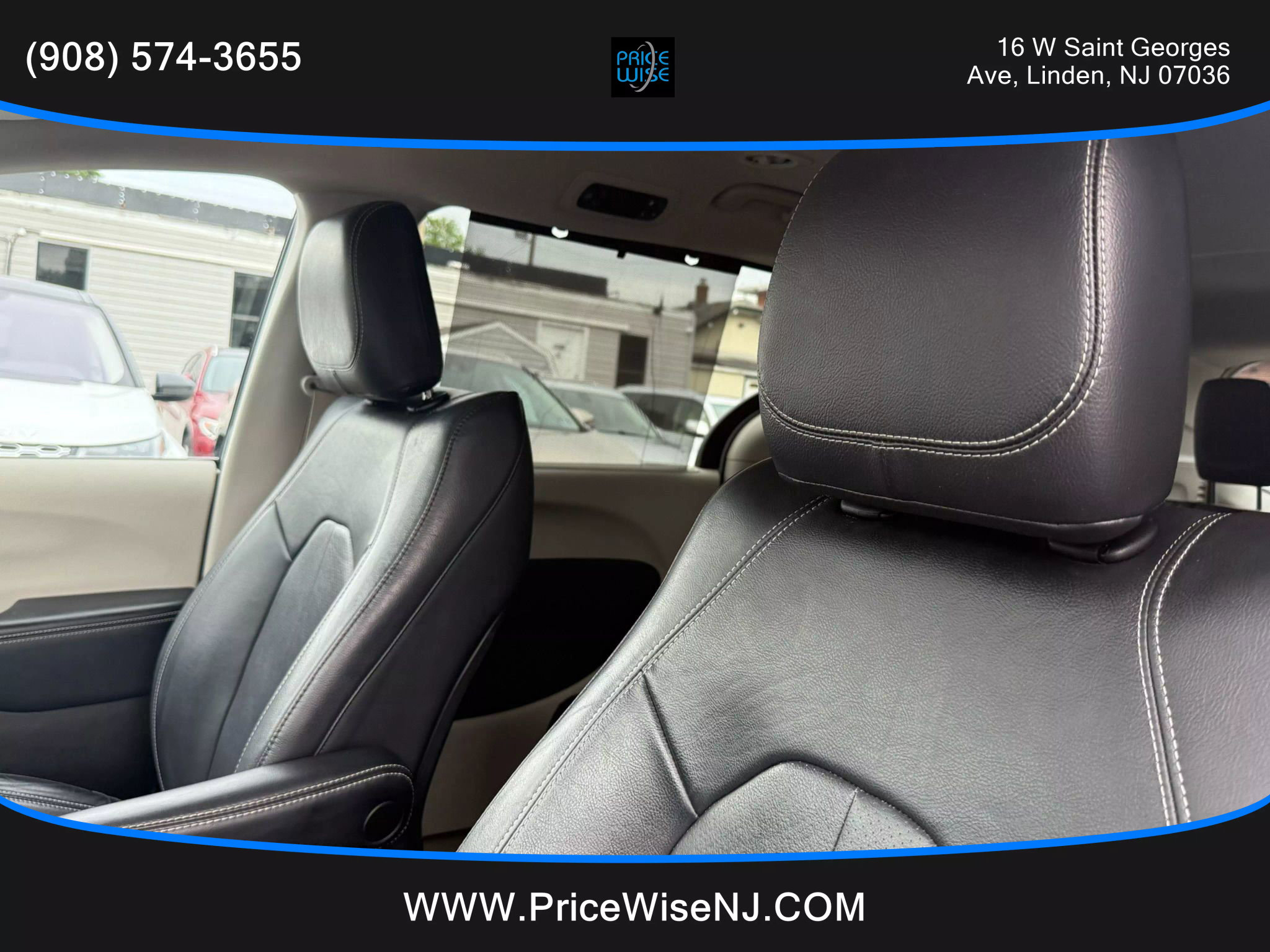Used 2022 Chrysler Pacifica Touring-L image 10