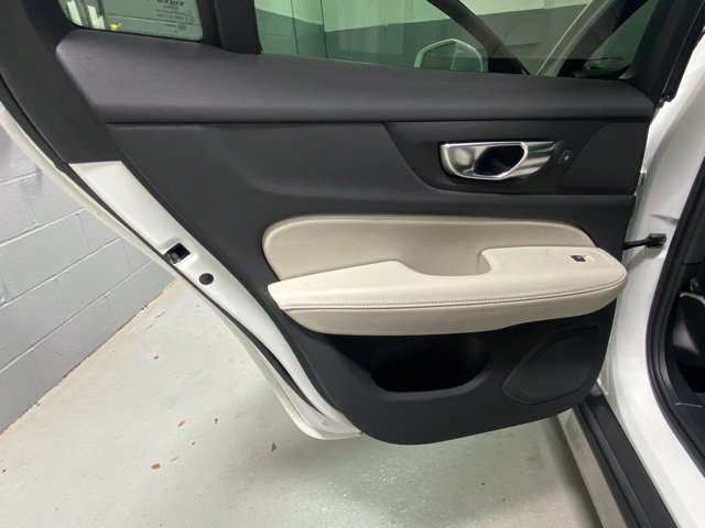 Certified 2025 Volvo V60 B5 Cross Country Ultra AWD/4WD image 9