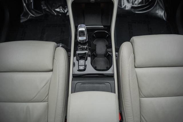 Certified 2024 Volvo XC40 B5 Ultimate w/ Protection Package Premier image 29