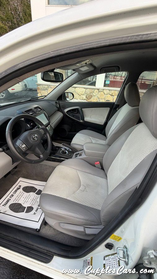 Used 2014 Toyota RAV4 EV image 29