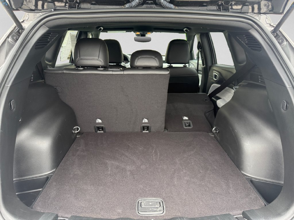 Certified 2023 Jeep Compass Latitude AWD/4WD image 28