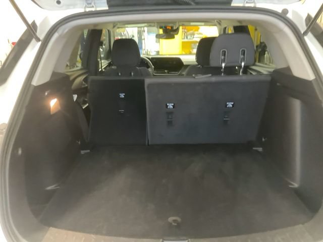 Used 2025 Chevrolet TrailBlazer LT AWD/4WD image 29