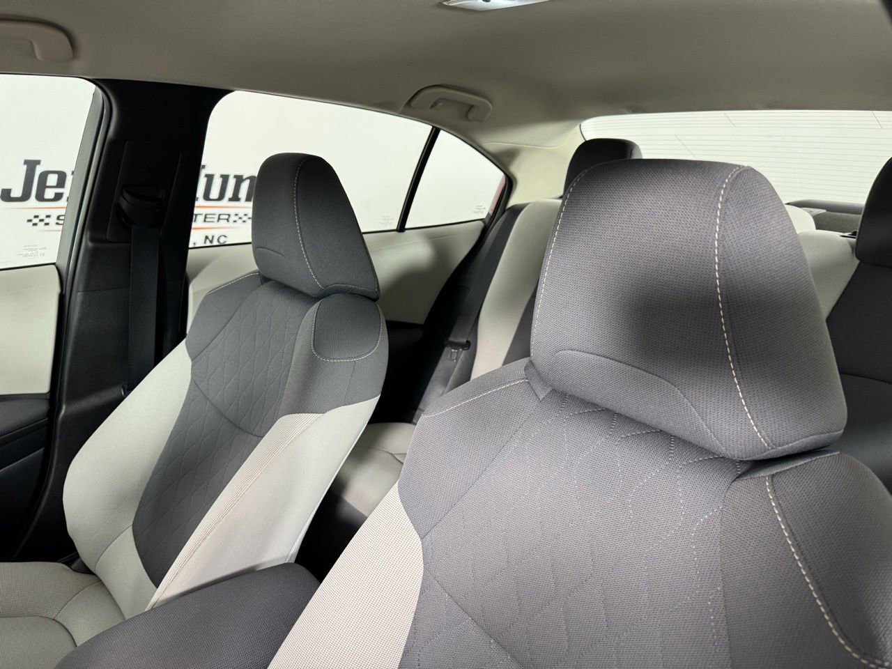 Used 2022 Toyota Corolla LE image 11