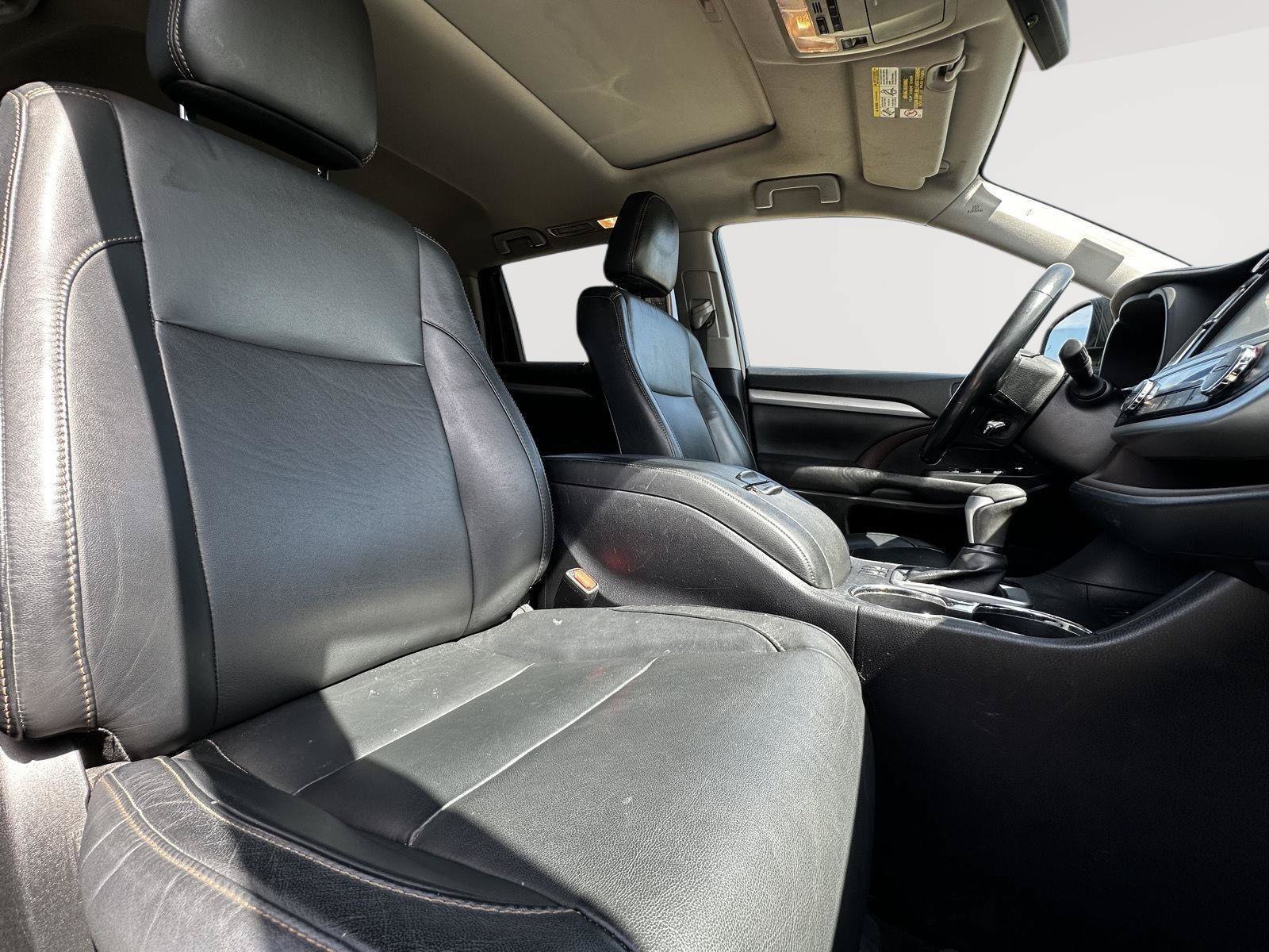 Used 2017 Toyota Highlander XLE w/ Carpet Mat Package AWD/4WD image 23