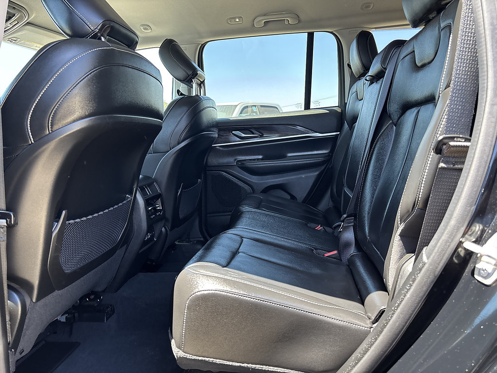 Used 2023 Jeep Grand Cherokee Limited AWD/4WD image 26