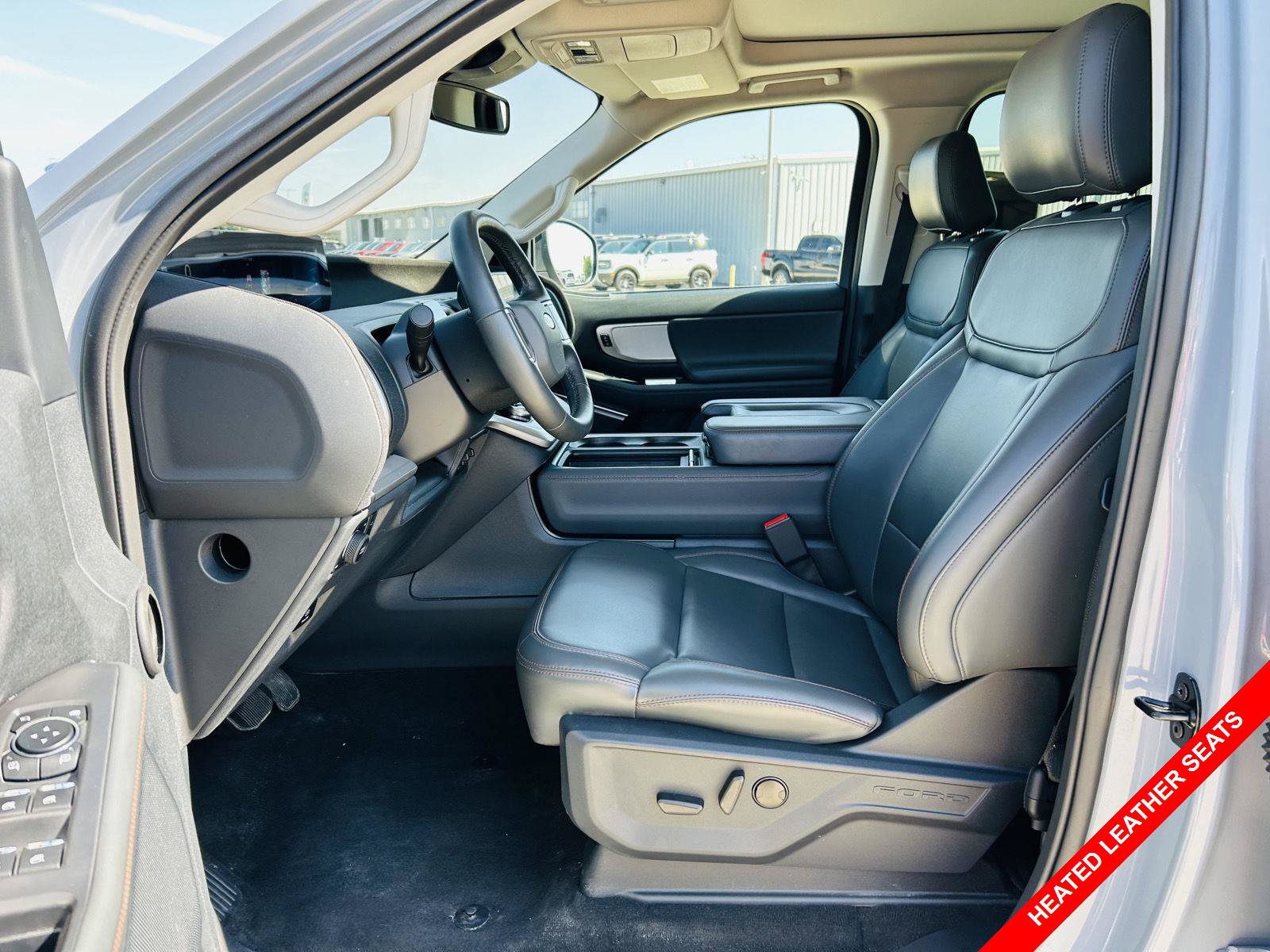Used 2025 Ford Expedition Active AWD/4WD image 3