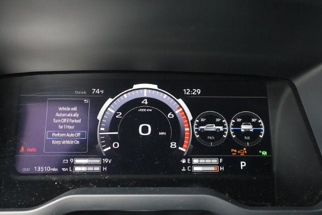 Used 2025 Toyota Tundra Limited AWD/4WD image 38