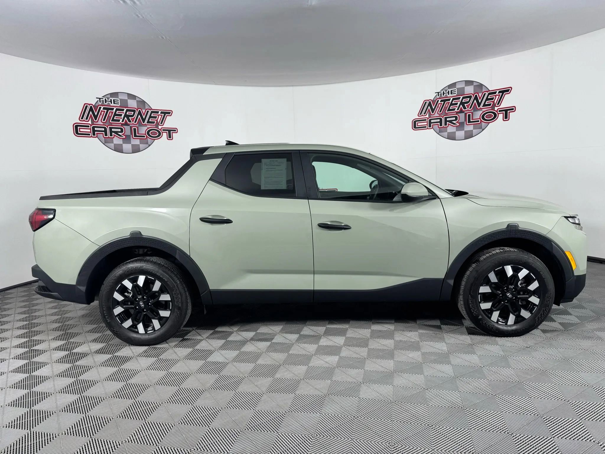 Used 2025 Hyundai Santa Cruz SE AWD/4WD image 8
