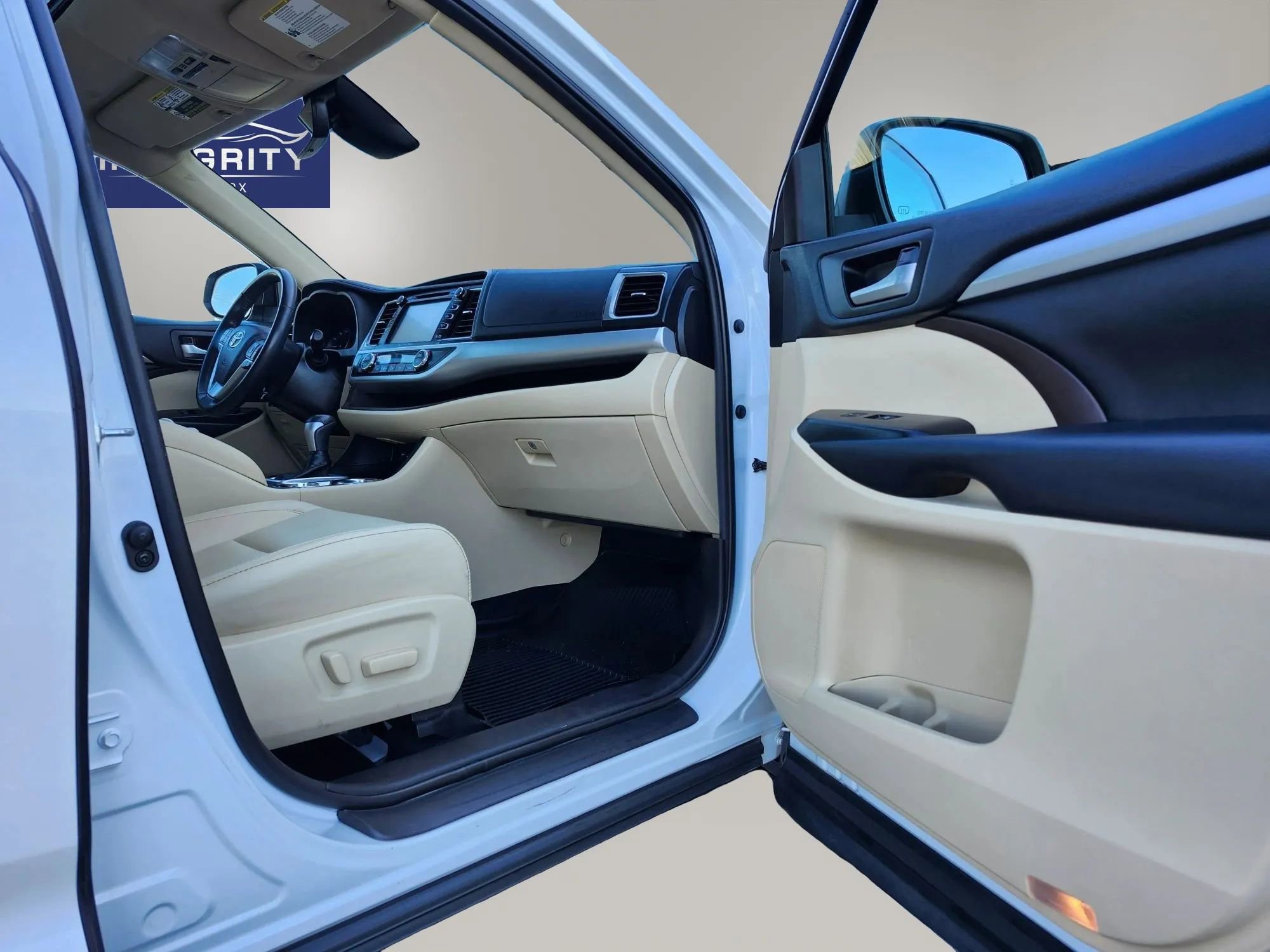 Used 2019 Toyota Highlander XLE AWD/4WD image 25