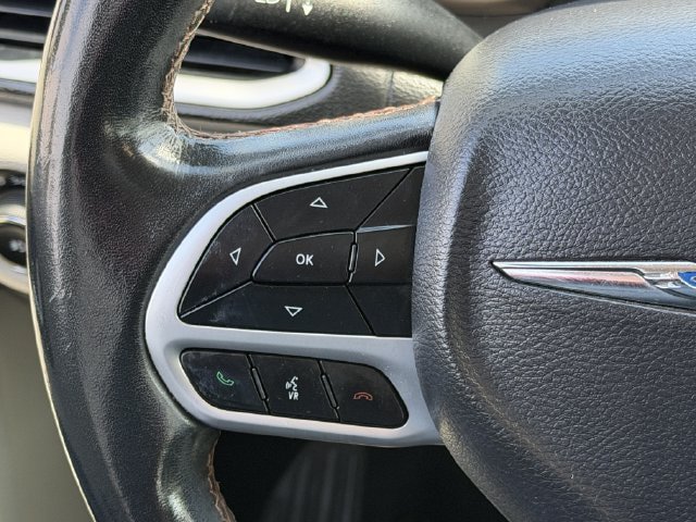 Used 2018 Chrysler Pacifica Touring-L w/ Tire & Wheel Group FWD image 12