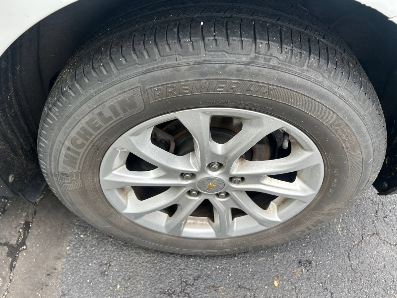 Used 2019 Chevrolet Equinox LT w/ LPO, Blackout Package FWD image 11