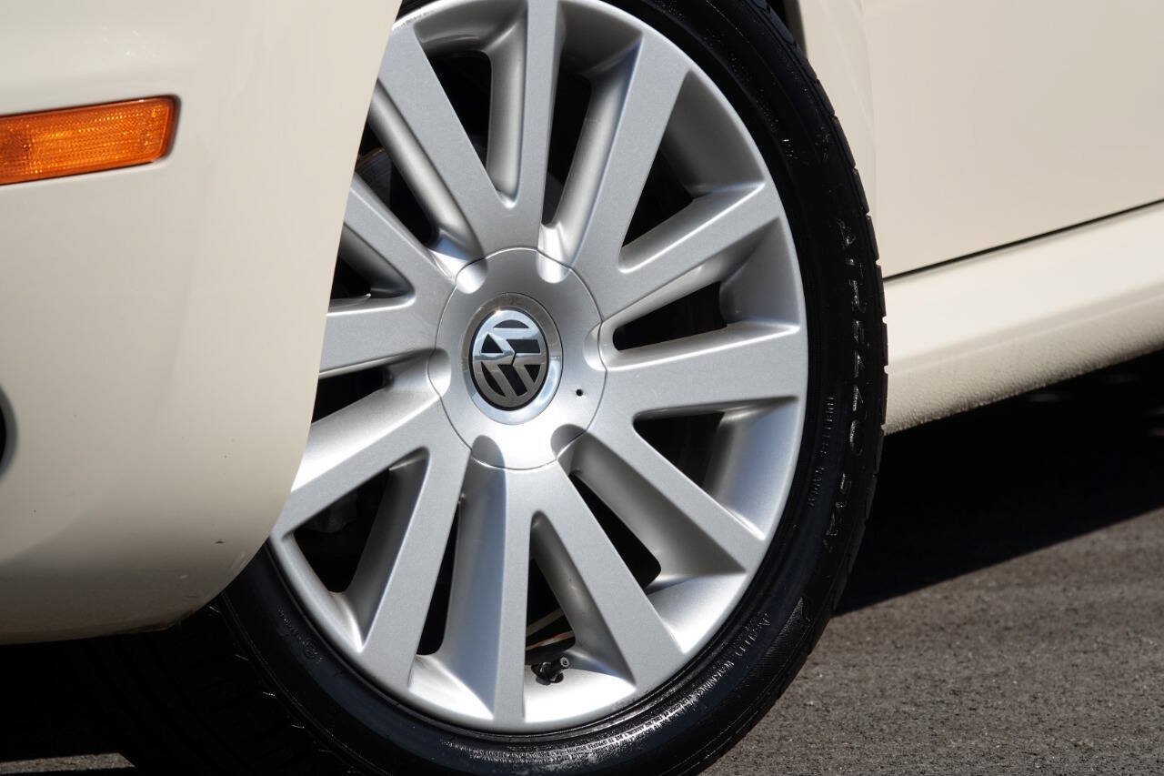 Used 2008 Volkswagen Beetle SE FWD image 41
