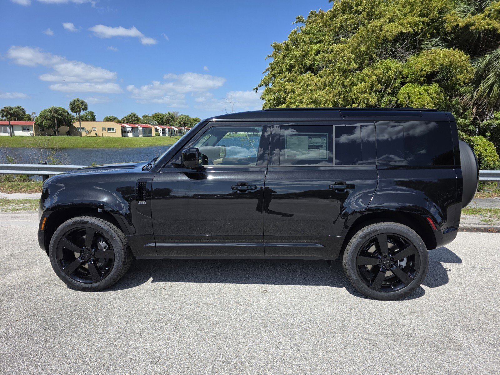 New 2026 Land Rover Defender 110 X-Dynamic SE image 7