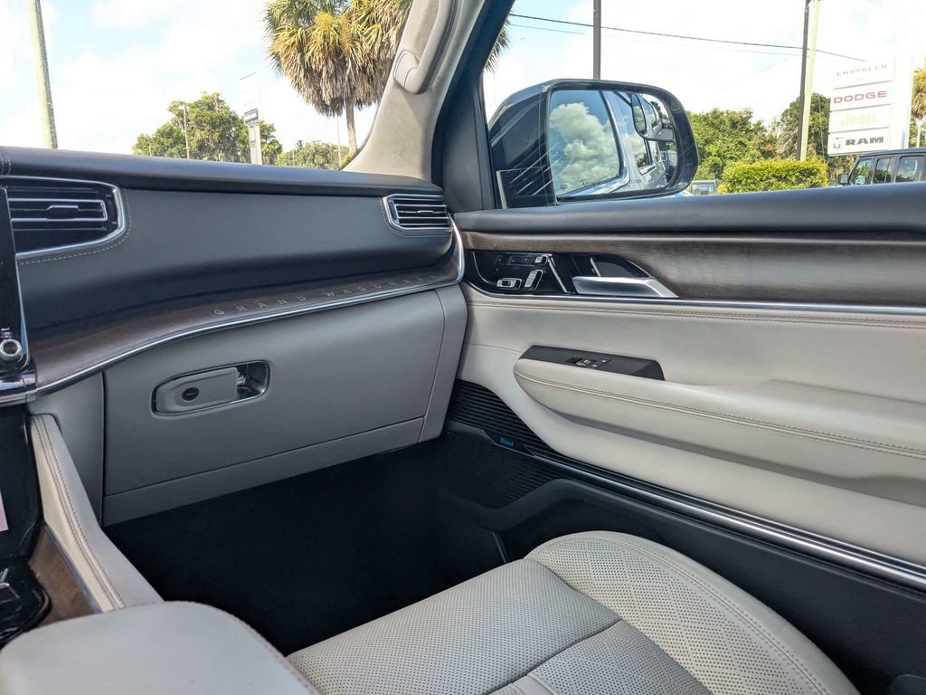 Used 2023 Jeep Grand Wagoneer L Series II AWD/4WD image 18