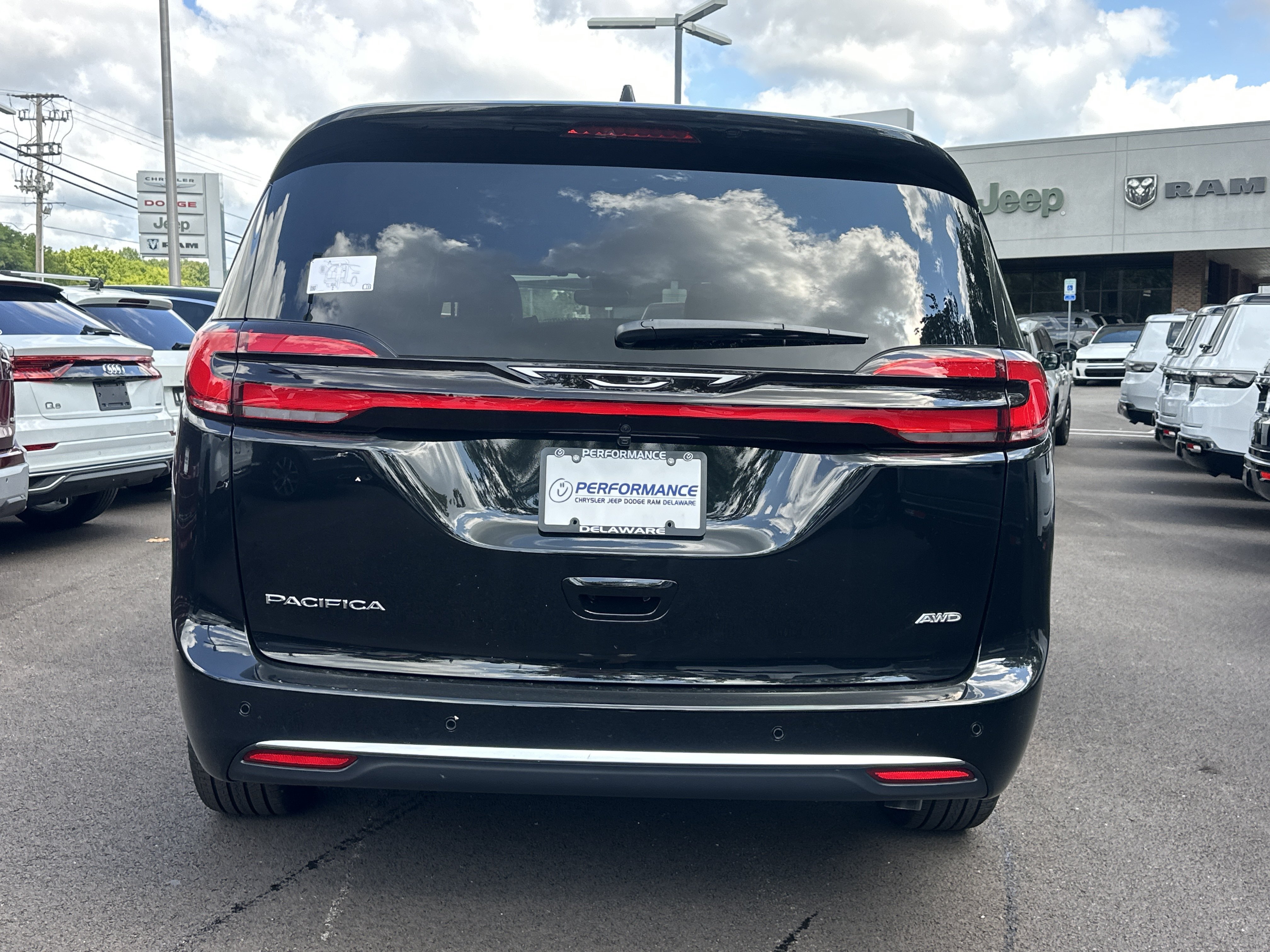 New 2027 Chrysler Pacifica Pinnacle AWD/4WD image 18