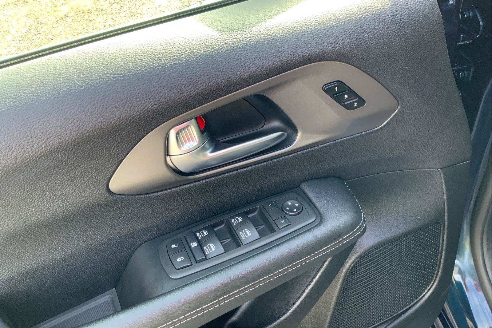 Used 2025 Chrysler Pacifica Select FWD image 21
