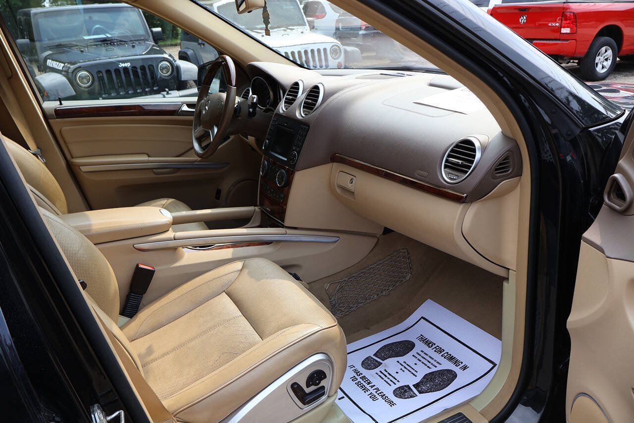 Used 2011 Mercedes-Benz GL 550 4MATIC image 24