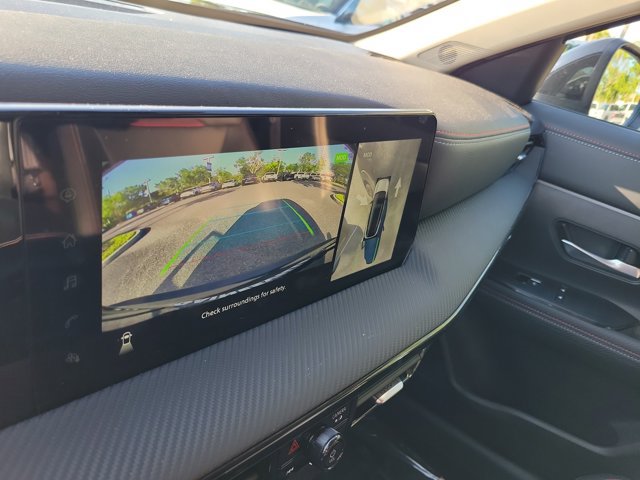 Used 2025 Nissan Kicks SR AWD/4WD image 29