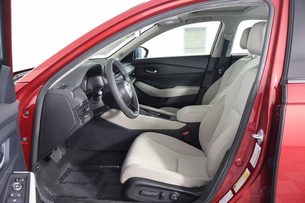 Used 2025 Honda Accord SE image 10