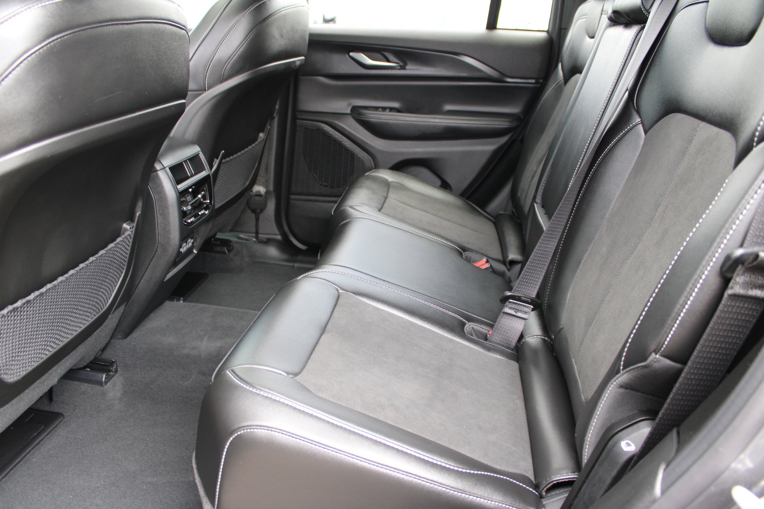 New 2025 Jeep Grand Cherokee Altitude RWD image 26