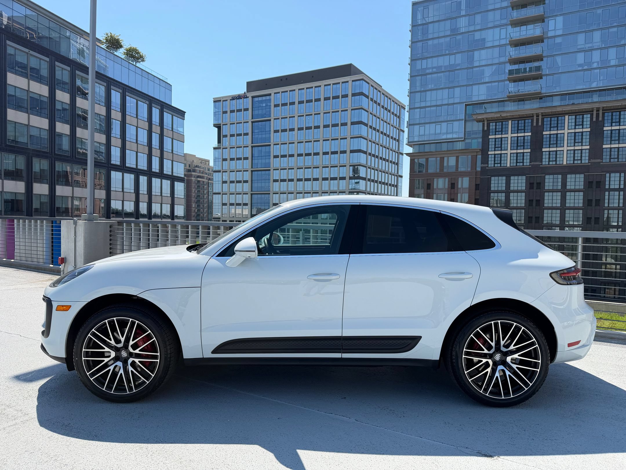 Certified 2023 Porsche Macan S AWD/4WD image 2