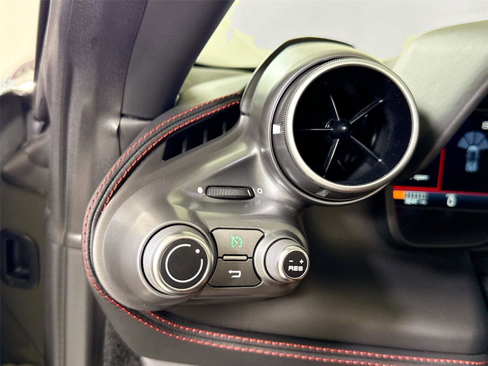 Used 2021 Ferrari F8 Tributo image 27