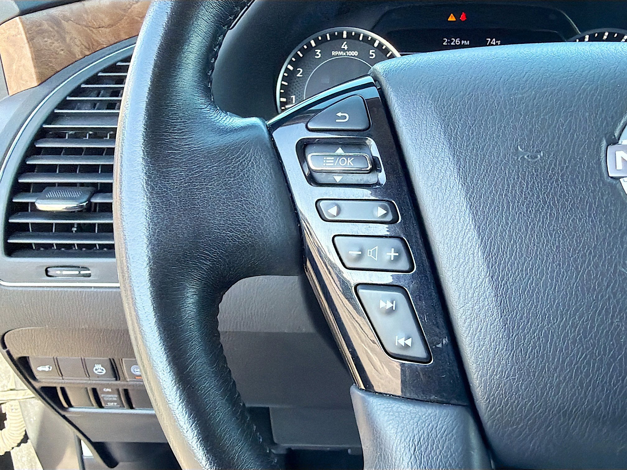 Used 2023 Nissan Armada SL w/ Captain's Chairs Package image 37