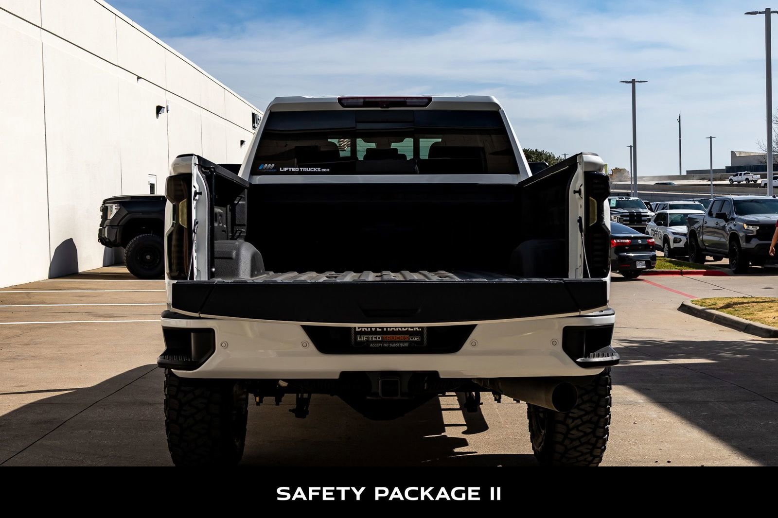 Used 2022 Chevrolet Silverado 2500 LTZ w/ LTZ Plus Package AWD/4WD image 9