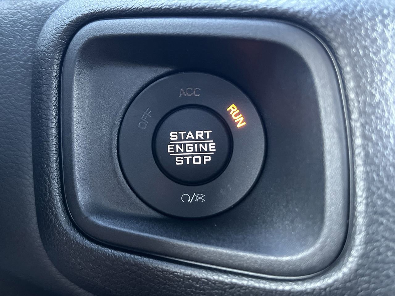 New 2025 Jeep Gladiator Sport AWD/4WD image 9