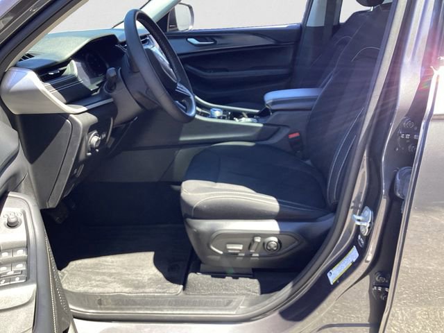 Used 2023 Jeep Grand Cherokee Laredo X AWD/4WD image 9