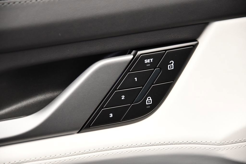 Used 2025 Porsche Taycan image 35