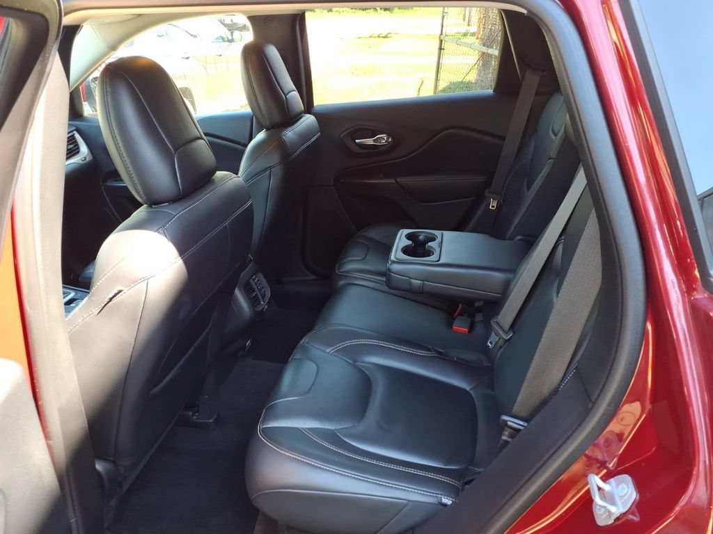 Used 2016 Jeep Cherokee Limited AWD/4WD image 29