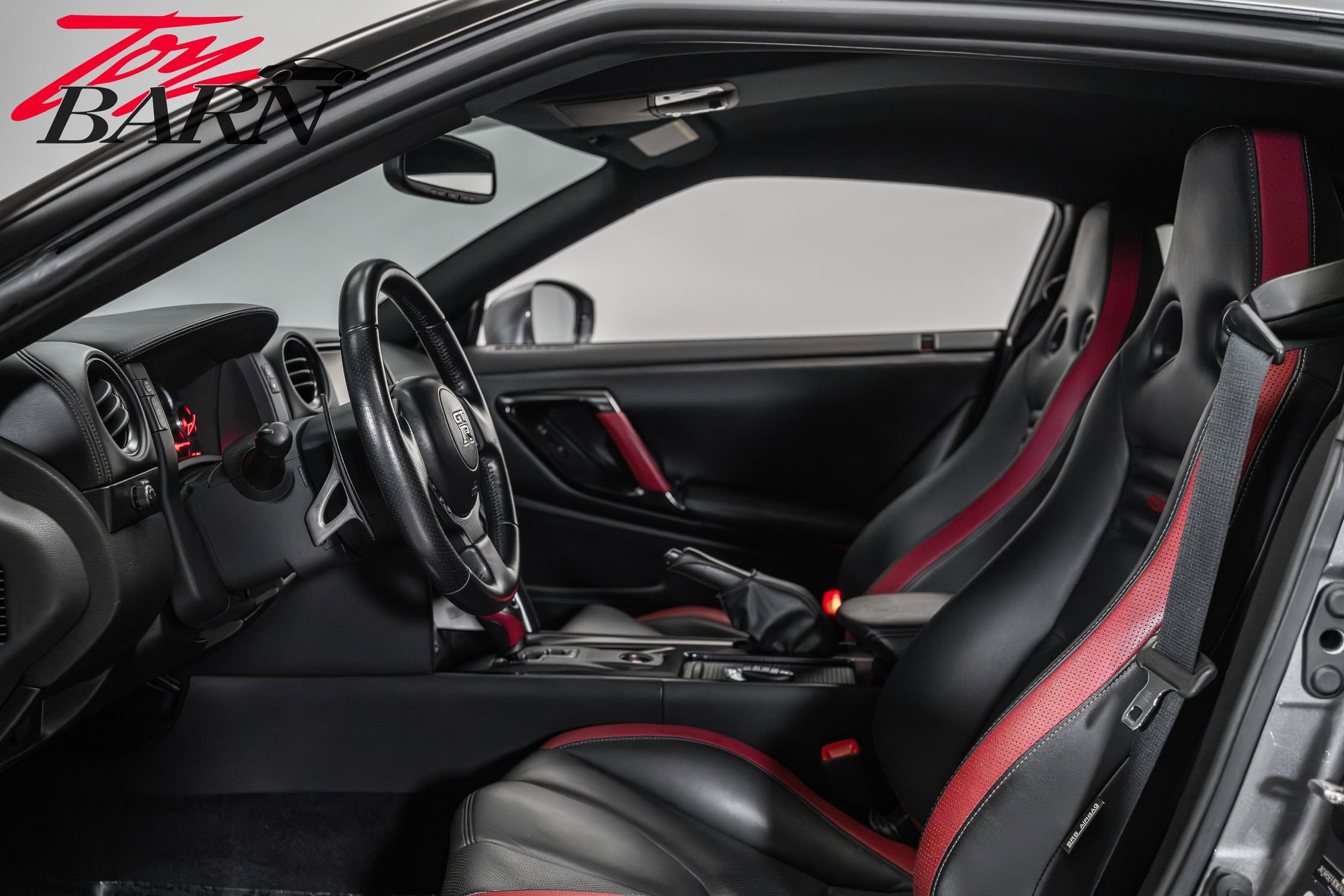 Used 2013 Nissan GT-R Black Edition image 26