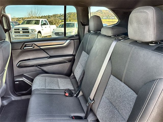 Used 2025 GMC Acadia Elevation image 15