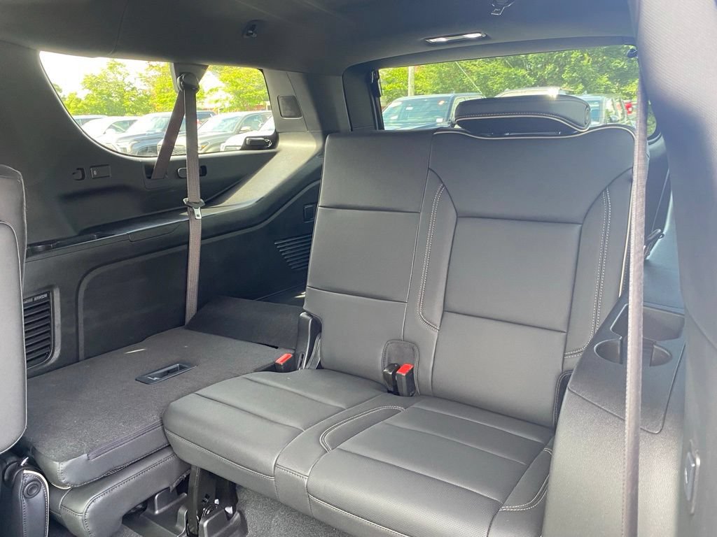 Used 2026 Chevrolet Suburban Premier AWD/4WD image 9