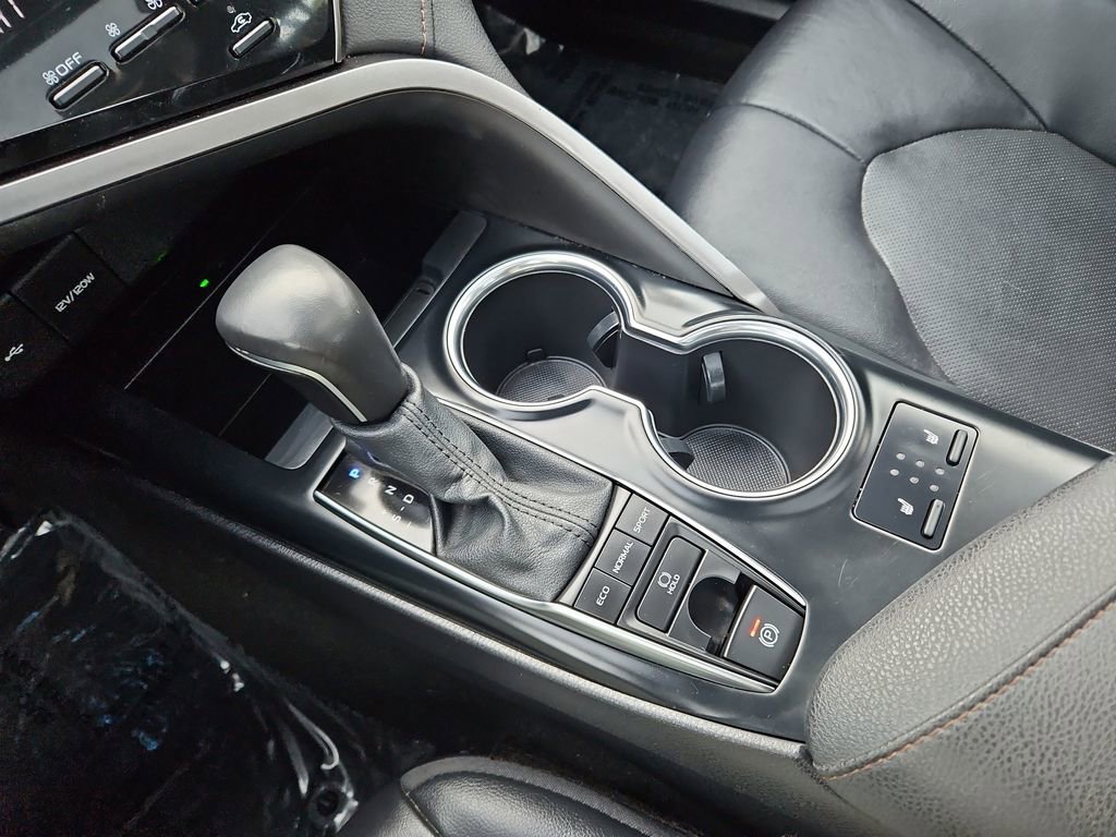 Used 2020 Toyota Camry XLE image 19