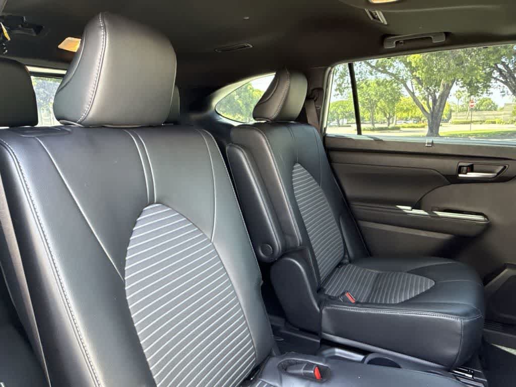 Used 2024 Toyota Highlander XSE FWD image 26
