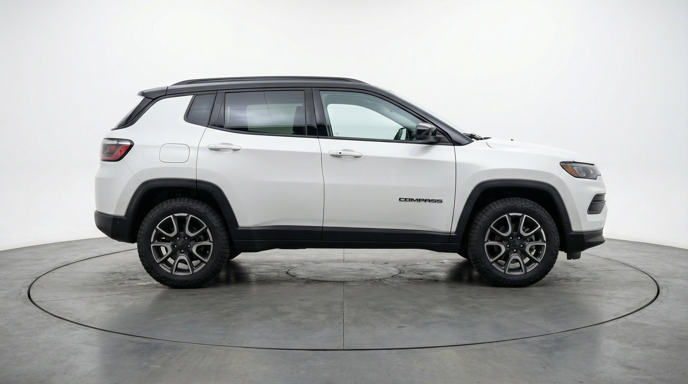 Used 2025 Jeep Compass Trailhawk w/ Trailer Tow Group image 11