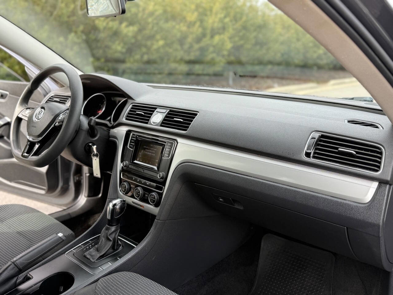 Used 2017 Volkswagen Passat 1.8T S image 23