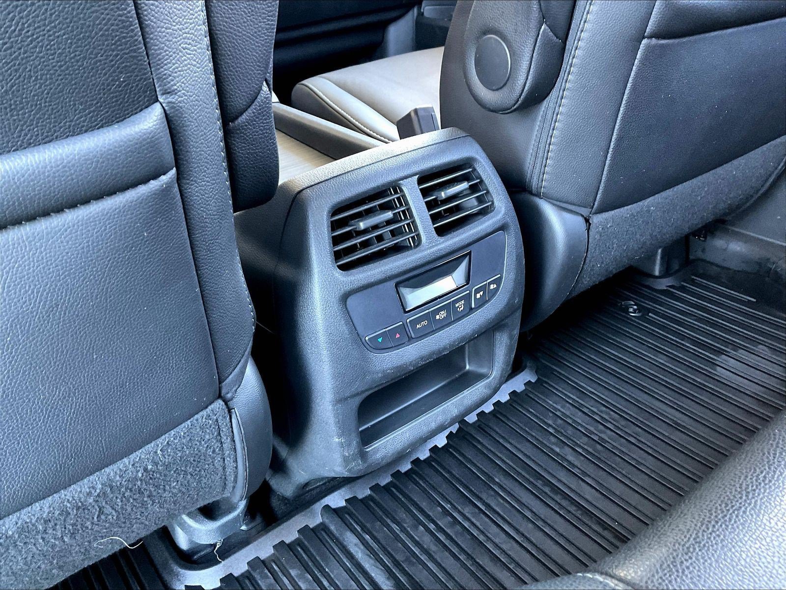 Used 2017 Honda Pilot EX-L image 10