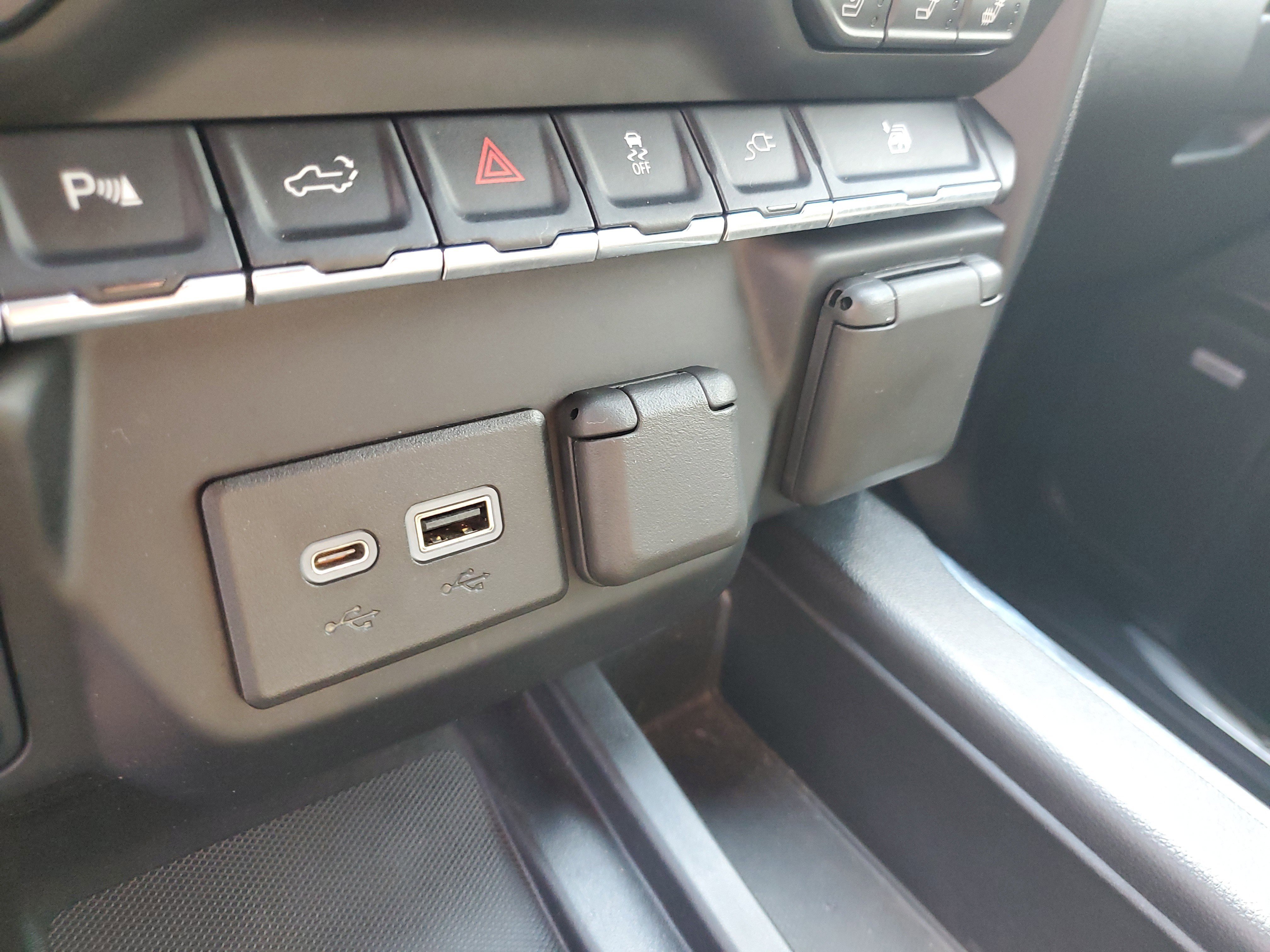 Used 2022 Chevrolet Silverado 3500 High Country w/ Safety Package II AWD/4WD image 21
