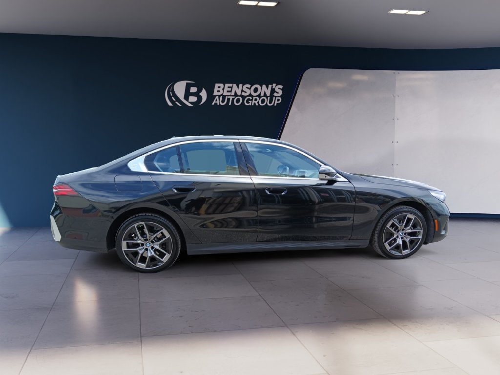 Used 2026 BMW 530i xDrive AWD/4WD image 4