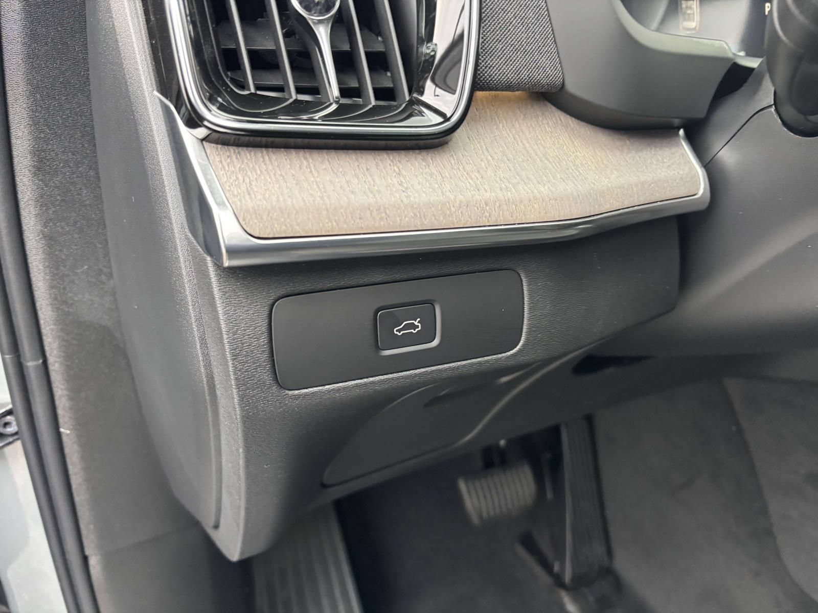New 2026 Volvo XC90 B6 Ultra w/ Protection Package AWD/4WD image 15