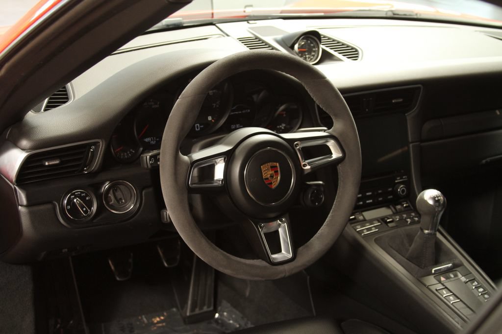 Used 2017 Porsche 911 Carrera GTS RWD image 30